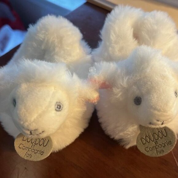 Doudou et Compagnie Paris White Lamb Baby Booties With Rattle Newborn - Picture 4 of 7